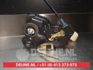 Toyota Avensis Deurslot Mechaniek 4Deurs links-voor O279868 foto 3