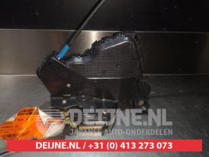 Toyota Avensis Deurslot Mechaniek 4Deurs links-voor O279868 foto 2