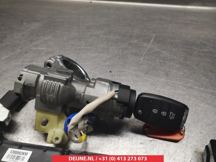 Kia Rio Kontaktslot+Sleutel O335421