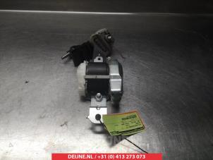 Nissan Navara Front seatbelt, right O315153 photo 2