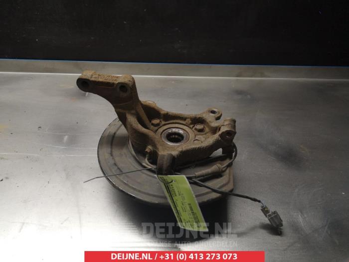 Nissan Juke Fusee links-voor O322509