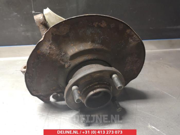 Suzuki Liana Achsschenkel links vorne O323030