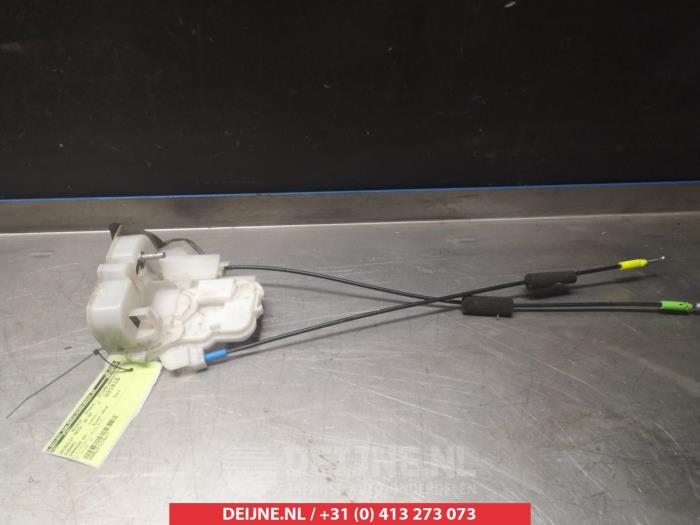 Subaru Impreza Deurslot Mechaniek 4Deurs rechts-achter O281517