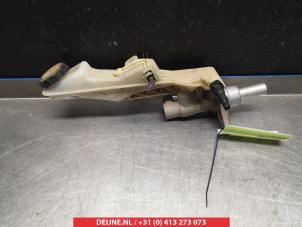 Gebruikte Hoofdremcilinder Mazda CX-5 I (KE,GH) 2.2 Skyactiv D 150 16V 4WD Prijs € 50,00 Margeregeling aangeboden door V.Deijne Jap.Auto-onderdelen BV