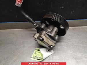 Gebruikte Pomp Servo Kia Carens II (FJ) 2.0 CRDI 16V Prijs € 35,00 Margeregeling aangeboden door V.Deijne Jap.Auto-onderdelen BV