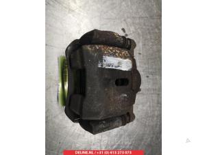Toyota Yaris Verso Remklauw (Tang) links-voor O325607 foto 2