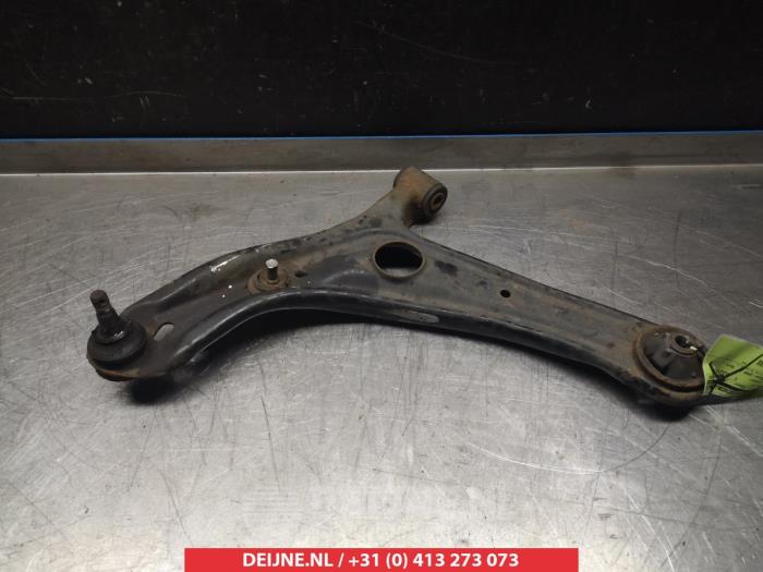 Toyota Yaris Verso Draagarm onder links-voor O381812