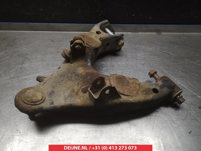 Toyota Landcruiser Draagarm onder rechts-voor O382861