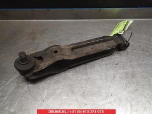 Gebruikte Draagarm onder rechts-voor Chevrolet Matiz 0.8 S,SE Prijs € 25,00 Margeregeling aangeboden door V.Deijne Jap.Auto-onderdelen BV