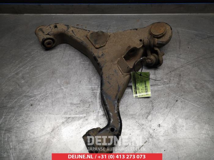 Nissan Navara Draagarm onder links-voor O381264