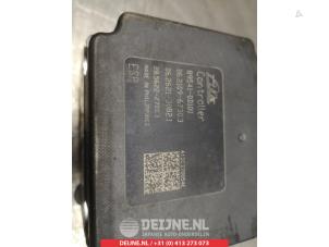 Toyota Yaris ABS Pomp O338639 foto 3