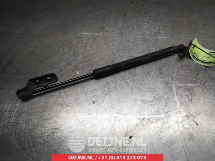 Toyota Yaris Gasdemper rechts-achter O295521