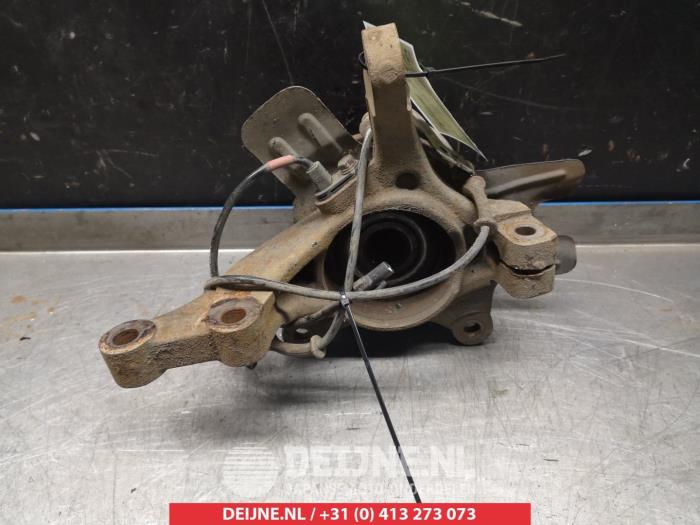 Kia Carens Achsschenkel rechts vorne O323649