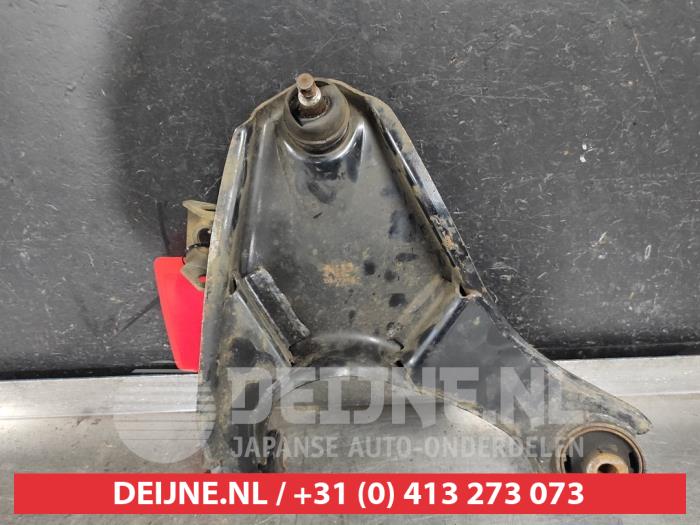 Daihatsu Terios Draagarm onder links-voor O381654