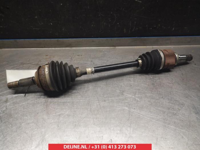 Toyota Yaris Aandrijfas links-voor O318782