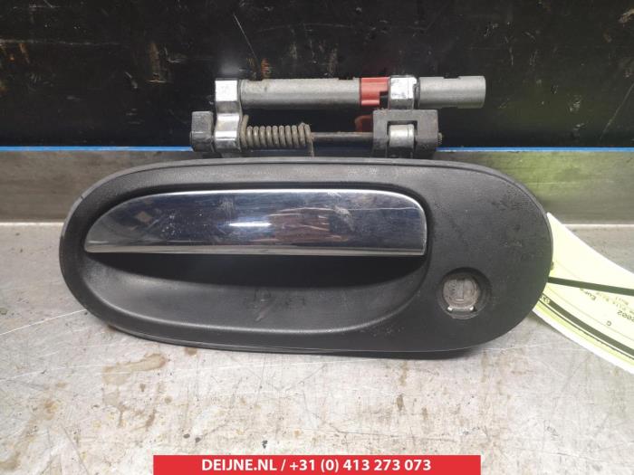 Nissan Almera Tino Portiergreep 4Deurs links-voor O277274