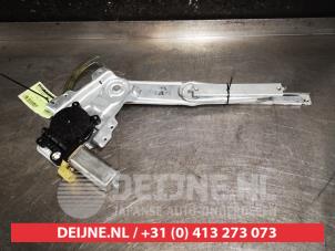 Gebruikte Ruitmechaniek 4Deurs links-voor Toyota Yaris (P1) 1.3 16V VVT-i Prijs € 35,00 Margeregeling aangeboden door V.Deijne Jap.Auto-onderdelen BV