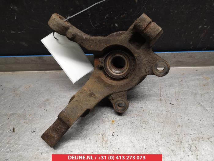 Nissan Note Fusee rechts-voor O323558