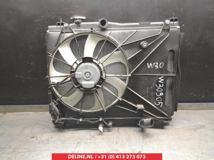 Gebruikte Radiateur Honda Jazz (GK/GP) 1.3 -i-VTEC 16V Prijs € 50,00 Margeregeling aangeboden door V.Deijne Jap.Auto-onderdelen BV