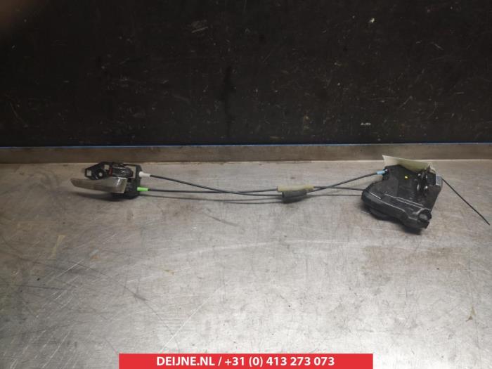 Toyota Rav-4 Front door lock mechanism 4-door, right O281261