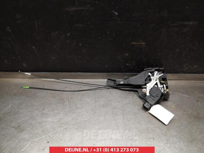 Toyota Avensis Verso Deurslot Mechaniek 4Deurs rechts-achter O281857