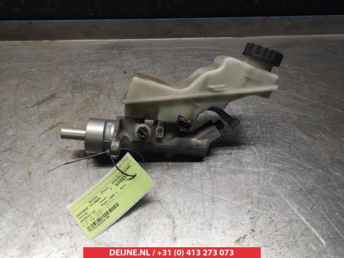 Gebruikte Hoofdremcilinder Toyota Avensis Wagon (T25/B1E) 2.0 16V VVT-i D4 Prijs op aanvraag aangeboden door V.Deijne Jap.Auto-onderdelen BV