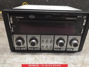 Gebruikte Radio Kia Sportage (JE) 2.0 CRDi 16V VGT 4x2 Prijs € 75,00 Margeregeling aangeboden door V.Deijne Jap.Auto-onderdelen BV