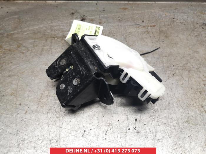 Mazda 3 Tailgate lock mechanism O296750