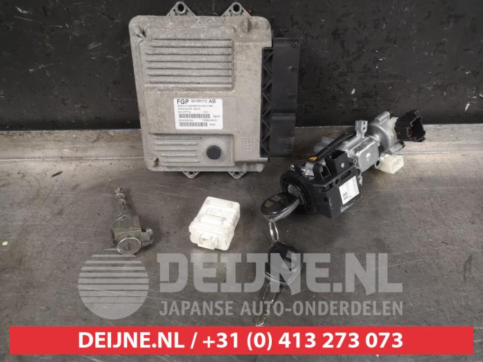 Suzuki Swift Kontaktslot+Sleutel O335811