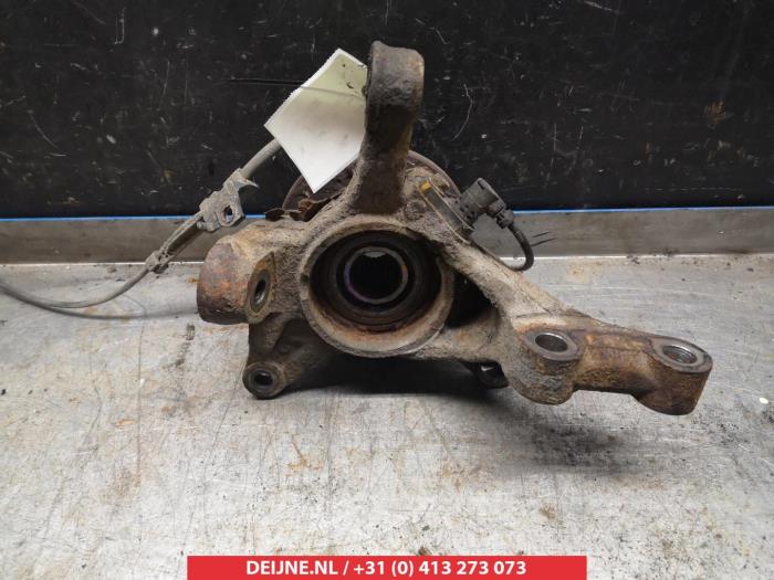 Toyota Avensis Verso Fusee links-voor O323158