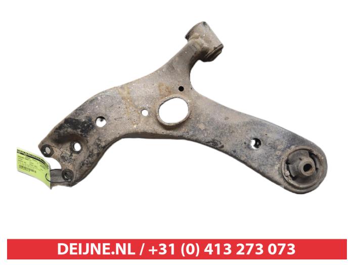 Toyota Avensis Front lower wishbone, left O381878