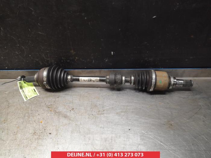 Nissan Micra Aandrijfas links-voor O317747