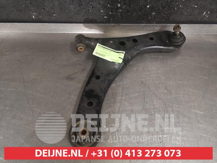 Toyota Avensis Verso Draagarm onder rechts-voor O382788