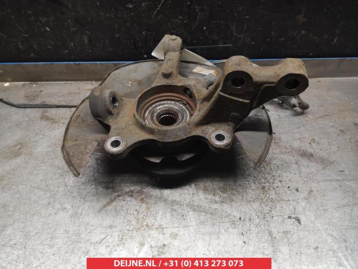 Toyota Corolla Verso Fusee rechts-voor O324162