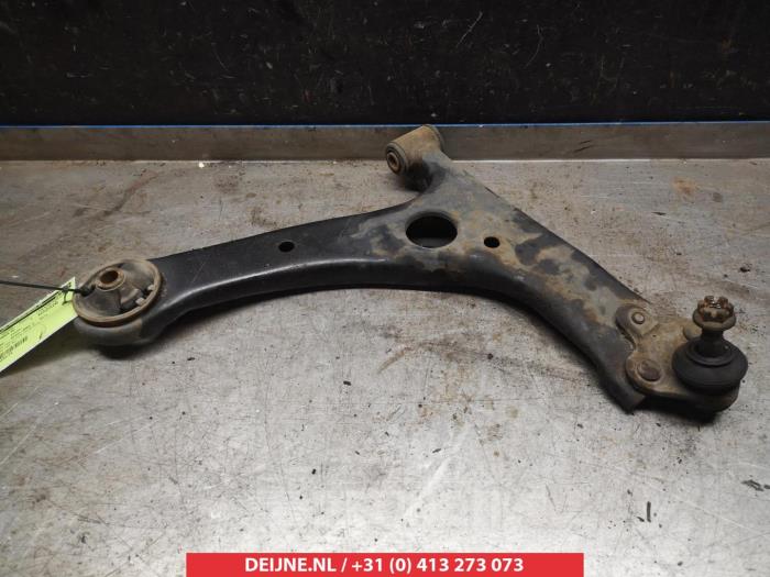 Toyota Corolla Verso Draagarm onder rechts-voor O382773