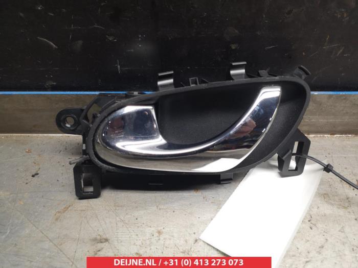 Nissan Qashqai Portiergreep 4Deurs links-voor O277278