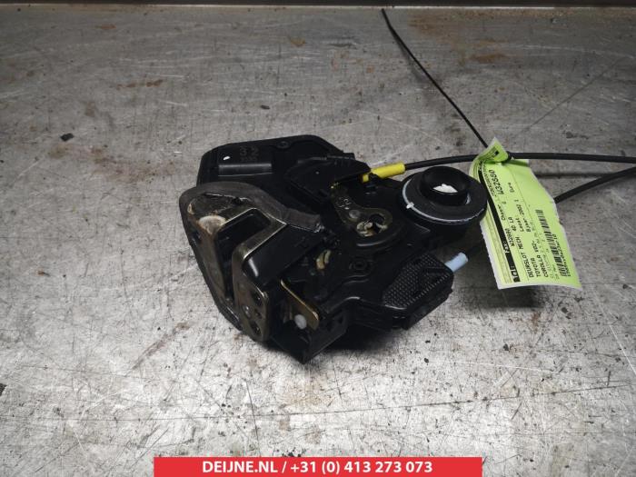 Toyota Corolla Verso Deurslot Mechaniek 4Deurs links-achter O280544