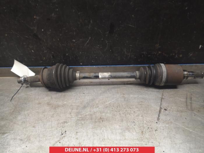 Suzuki Swift Aandrijfas links-voor O318501