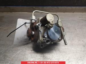 Toyota Auris Mechanical fuel pump O355318 photo 2