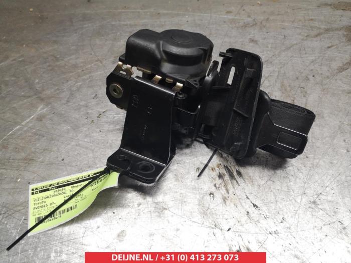 Toyota Avensis Rear seatbelt, right O316082