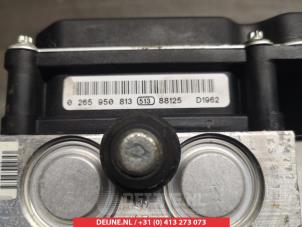 Subaru Legacy ABS pump O337767 photo 3