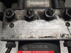 Nissan Primera ABS Pomp O337584 foto 2