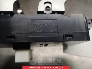 Ssang Yong Tivoli Multi-functional window switch O311934 photo 3