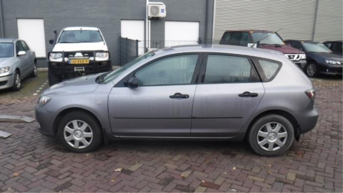 Mazda 3 Portier 4Deurs links-voor O272178