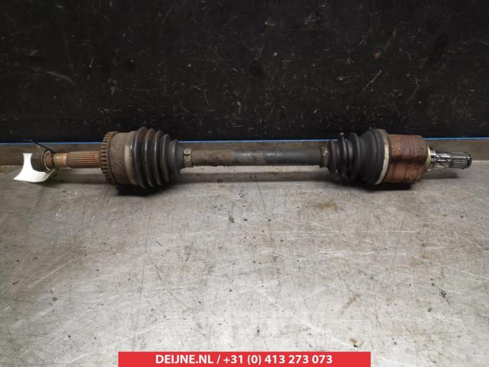 Nissan Almera Tino Aandrijfas links-voor O317819