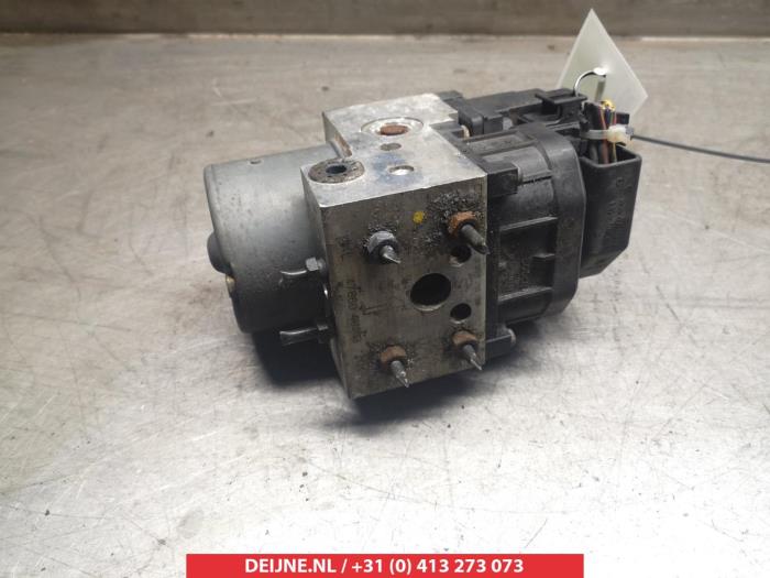Gebruikte ABS Pomp Nissan Almera Tino (V10M) 2.0 16V CVT Prijs € 50,00 Margeregeling aangeboden door V.Deijne Jap.Auto-onderdelen BV