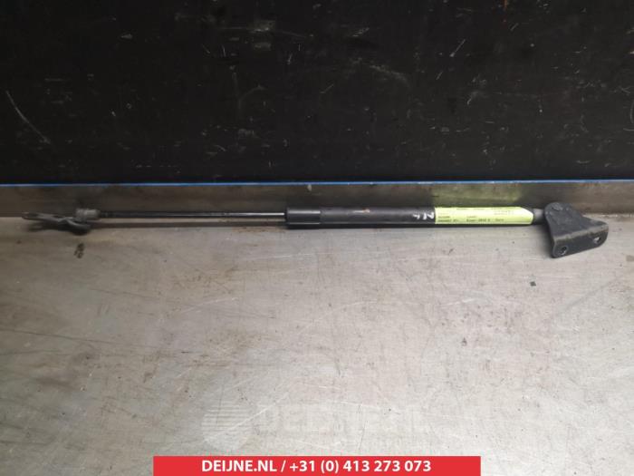Nissan Qashqai+2 Gasdemper links-achter O293802