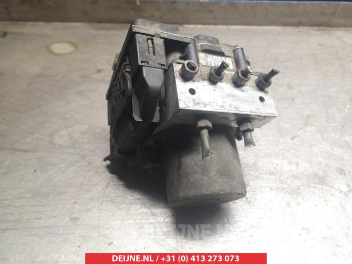 ABS Pomp Nissan Primera (P12), 2002 / 2008 2.0 16V, Liftback, Benzine, 1.998cc, 103kW (140pk), FWD, QR20DE, 2002-07 / 2008-10, P12 (Gebruikt)