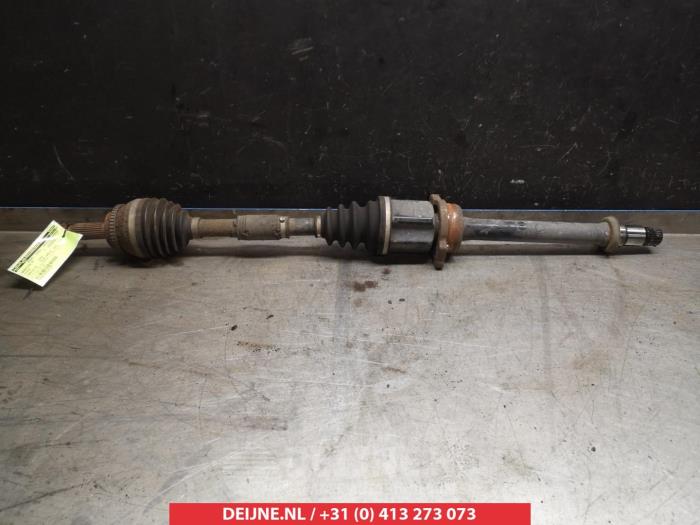 Gebruikte Steekas rechts-voor Toyota Corolla Wagon (E12) 2.0 D-4D 16V 90 Prijs € 35,00 Margeregeling aangeboden door V.Deijne Jap.Auto-onderdelen BV