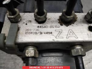 Toyota Avensis ABS Pomp O338577 foto 2